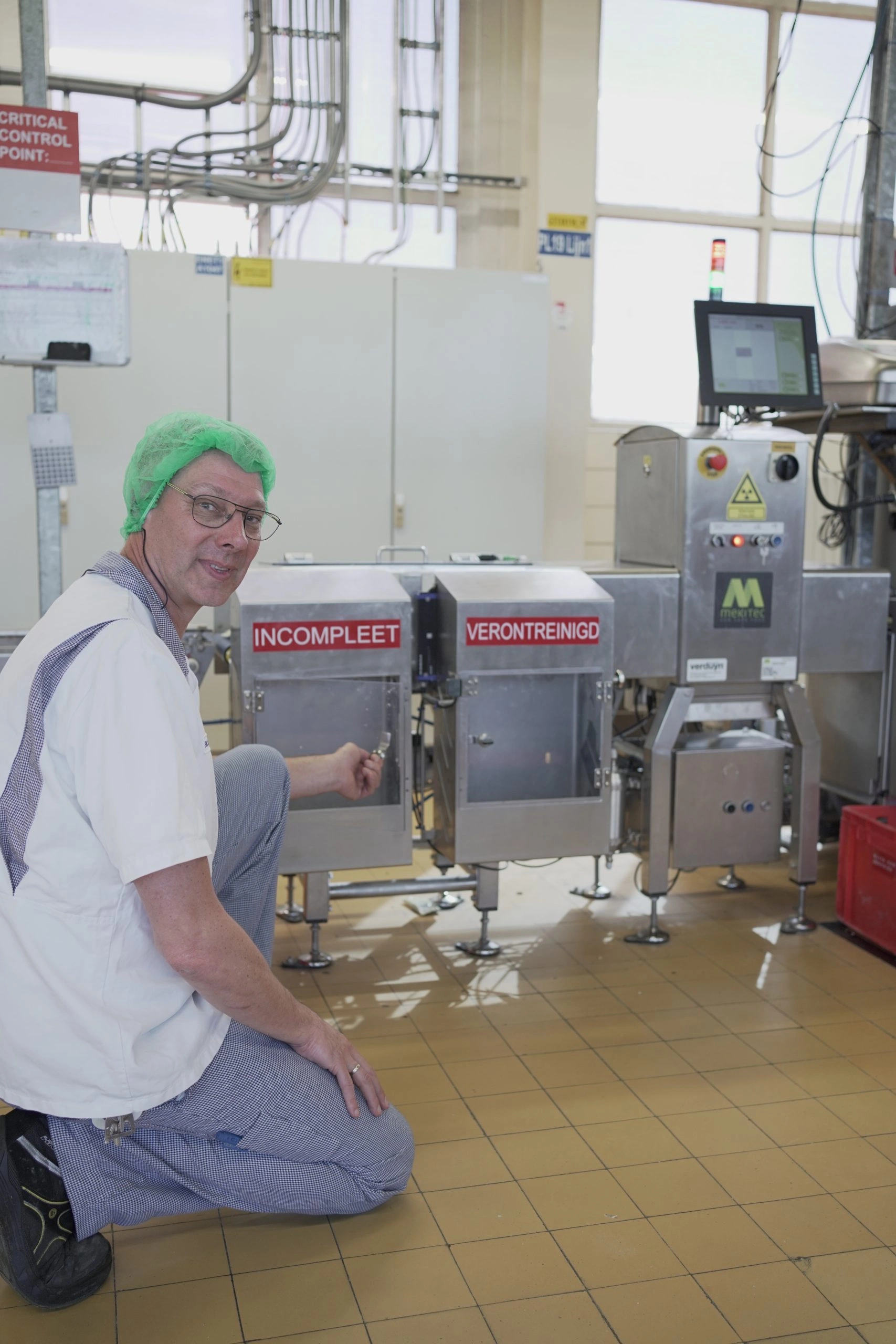 Richard Oetelmans working with Mekitec X-ray system